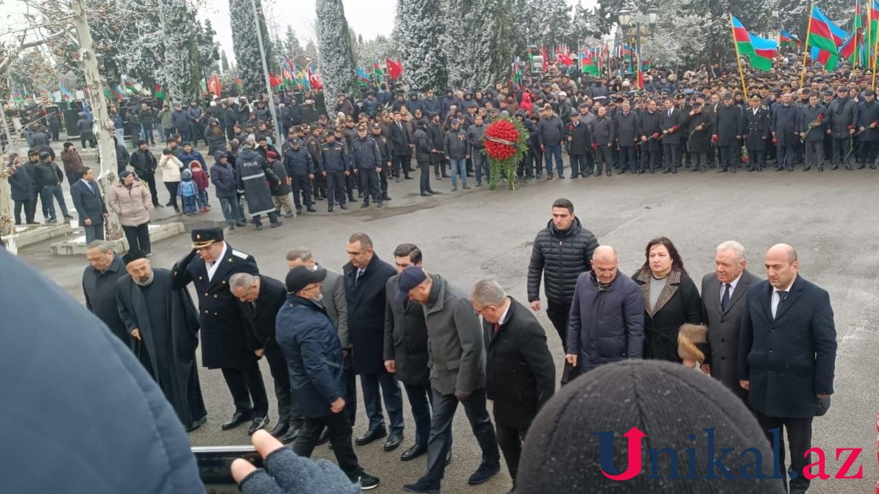 Ərdoğanın oğlu Gəncədə Şəhidlər xiyabanını ziyarət etdi - FOTOLAR (VİDEO)
